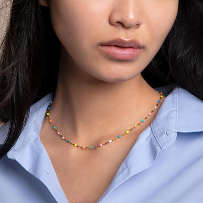A commuter girl with a fresh and cool enamel hand-drip oil rainbow candy color