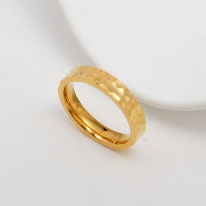 The Poline design ring is a versatile and elegant everyday ring