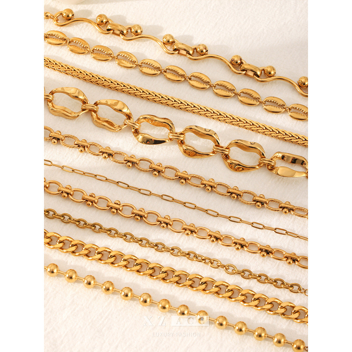 The 18k wind bracelet with a high-end feel is a Cuban handcrafted chain for women