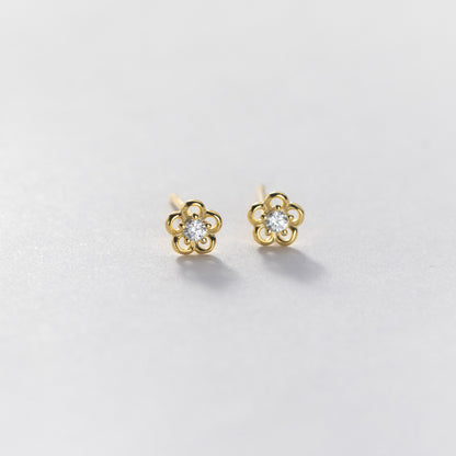 MOQ=2PCS s925 five-petal flower stud earrings with a fresh and delicate design