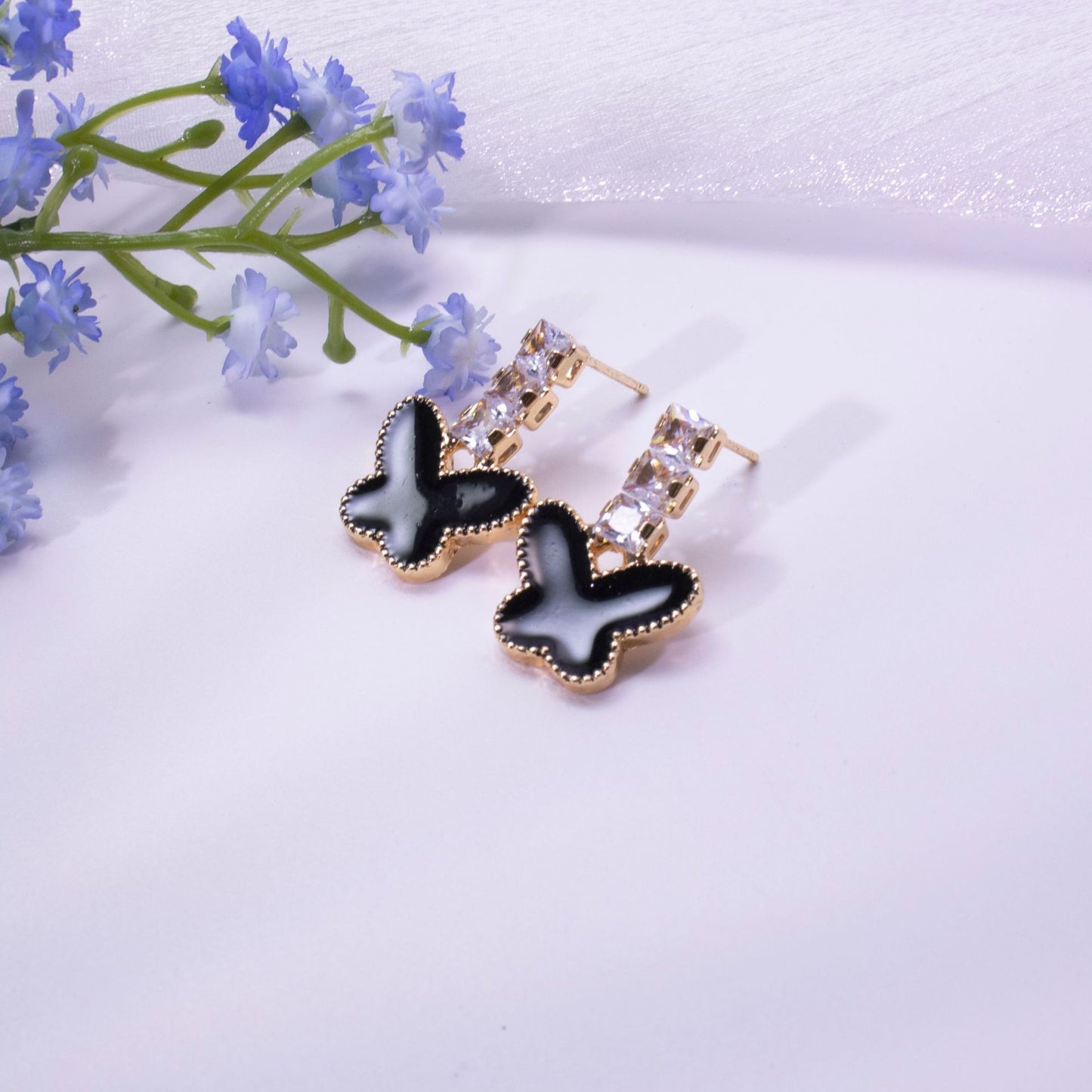 Designed stud earrings, exquisite silver earrings and jewelry for women