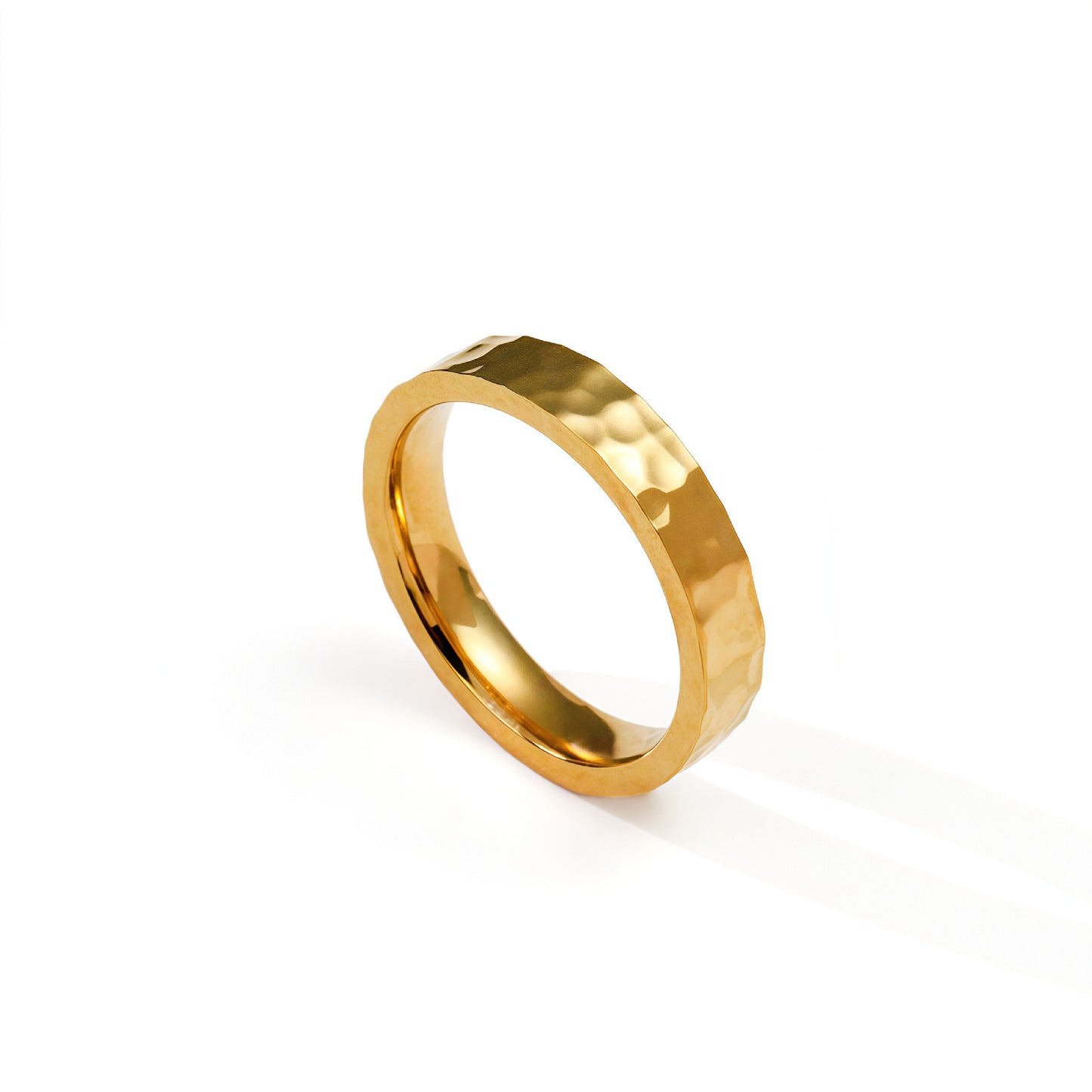 The Poline design ring is a versatile and elegant everyday ring