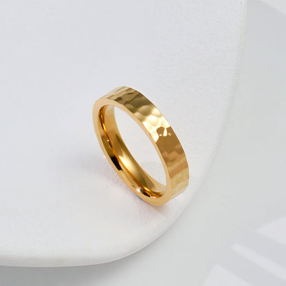 The Poline design ring is a versatile and elegant everyday ring