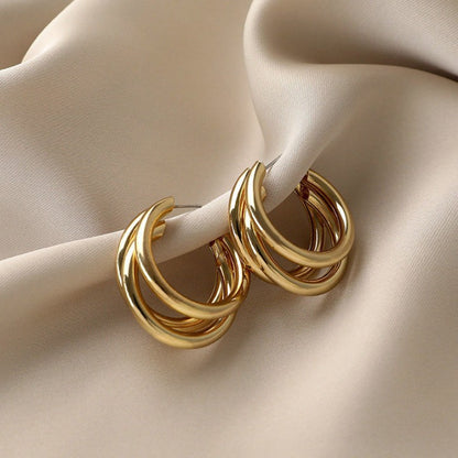 This multi-layered C-shaped earrings exude a sense of high-end sophistication and are versatile in style