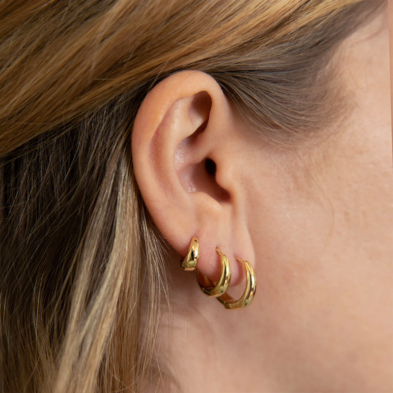 Glossy wide-open earrings with 18K plain bezel and layered earrings