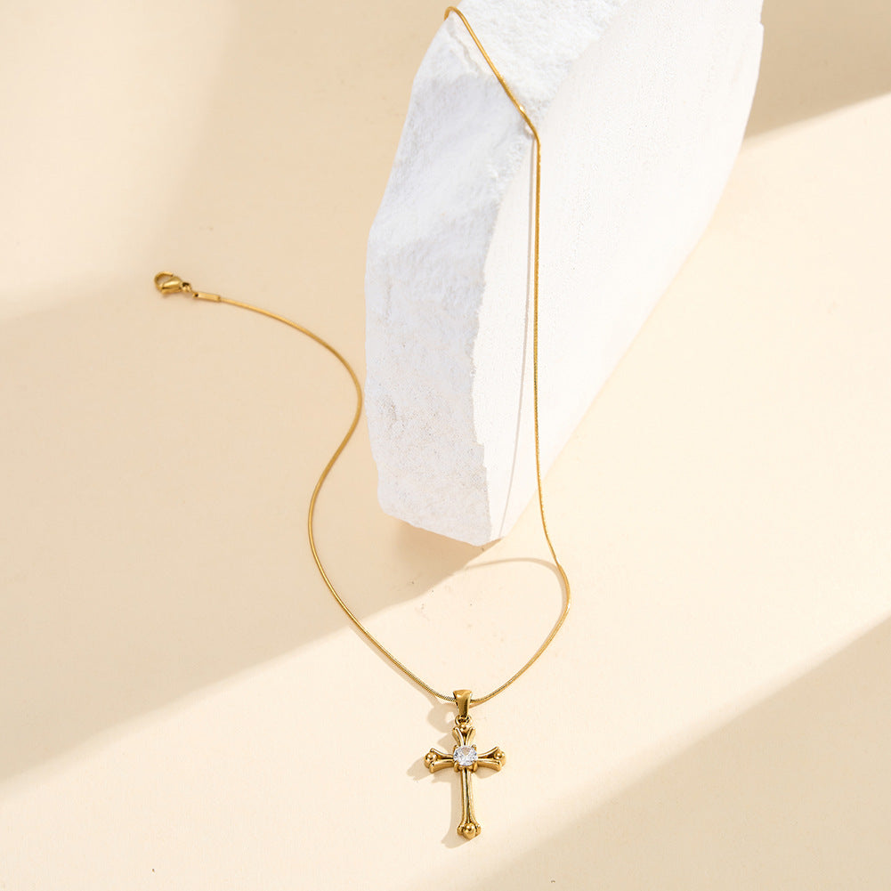 The cross pendant is a versatile and high-end chain design accessory