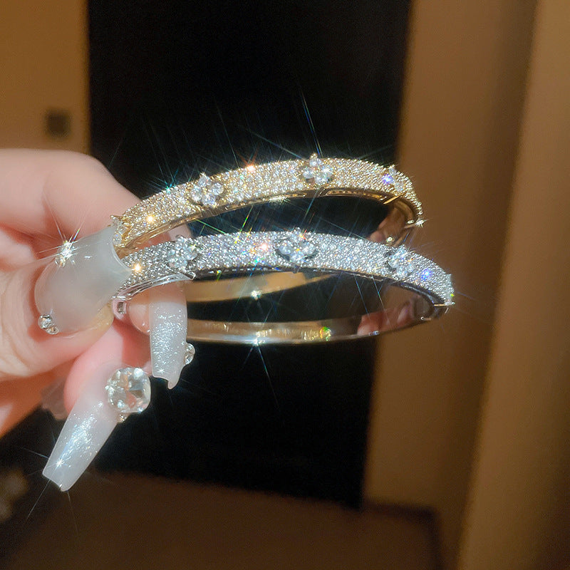 High-End Flower Wristband Bracelet