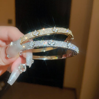 High-End Flower Wristband Bracelet