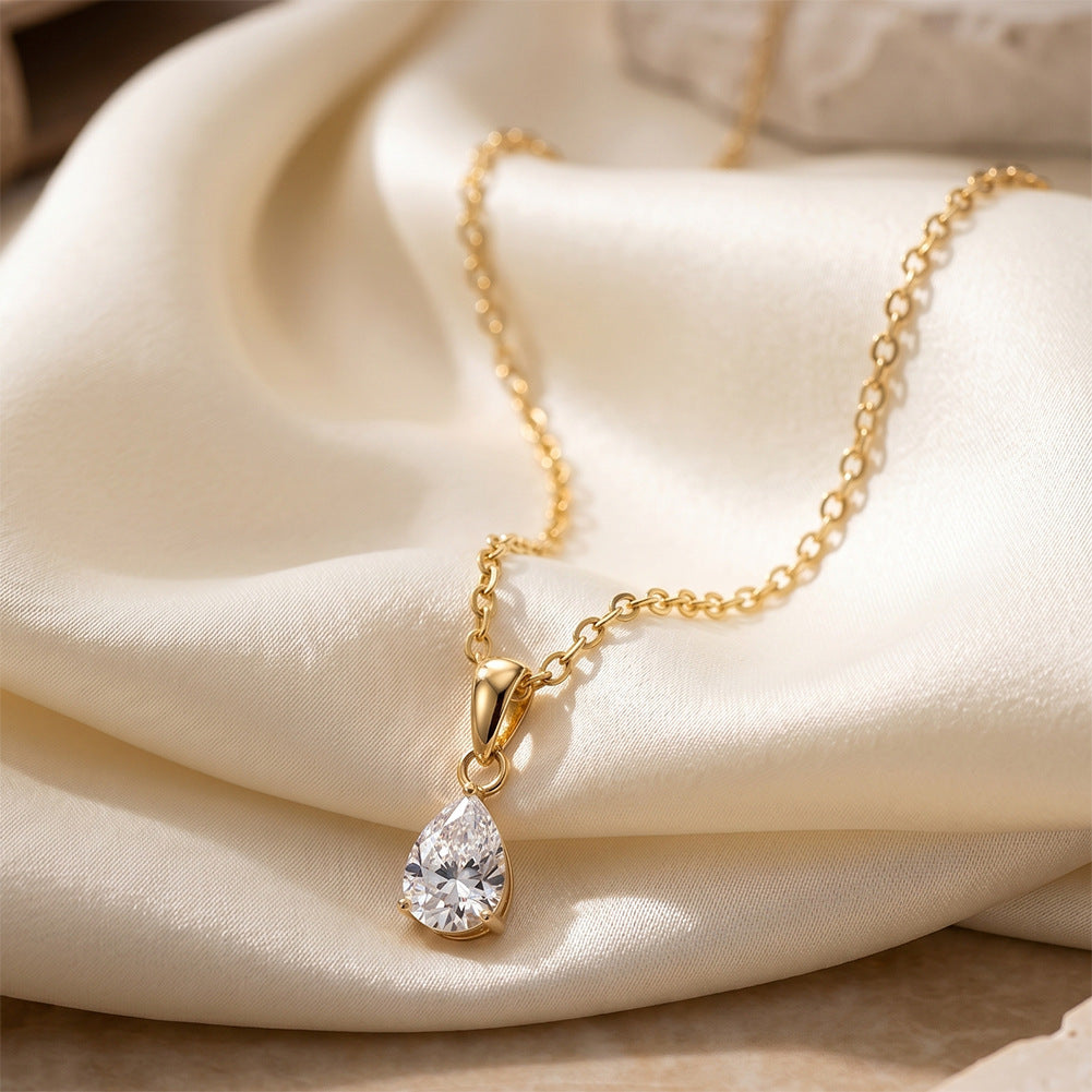 A 18K plated pendant necklace for your girlfriend