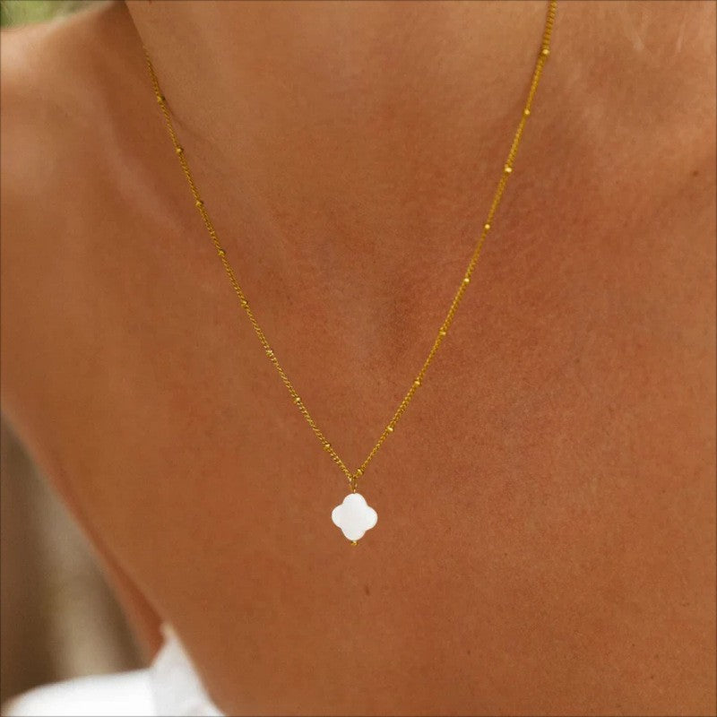 Side-mounted beaded flower women's high-end design, versatile four-petal flower necklace shell