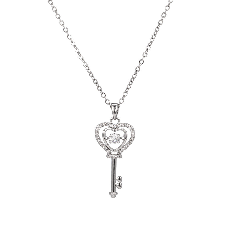 The Wind Girl's exquisite chain is a high-end accessory