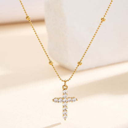The cross-shaped pendant is set with a high-end and versatile look in yellow