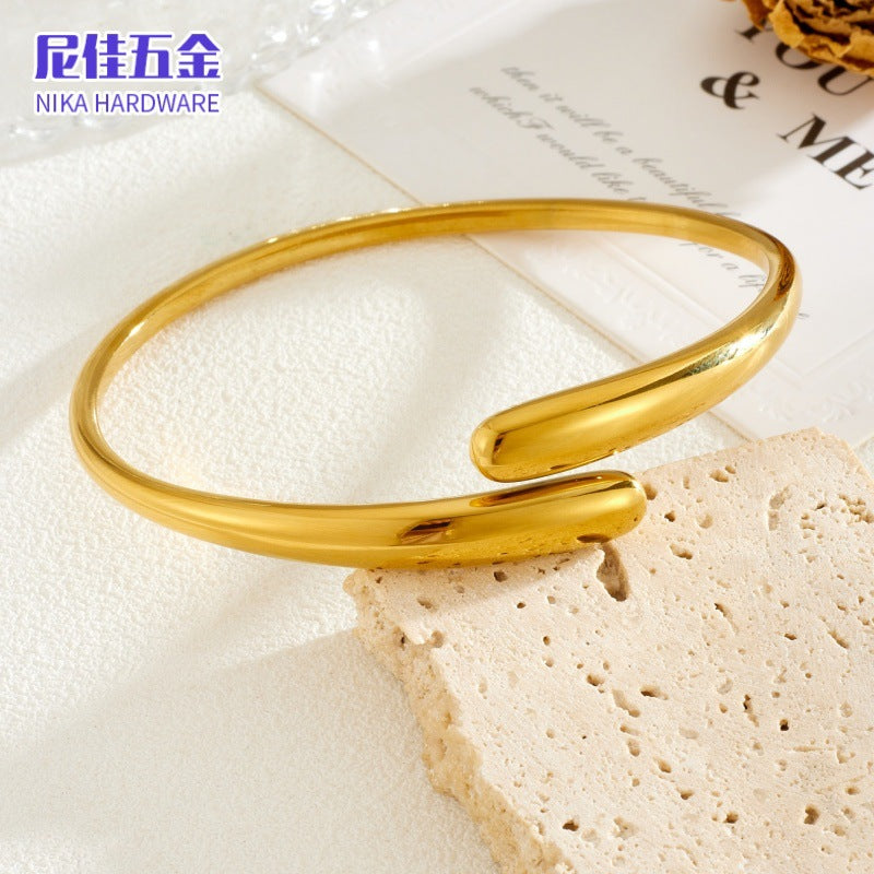 Drop-Shape Crossed Irregular Design Bracelet