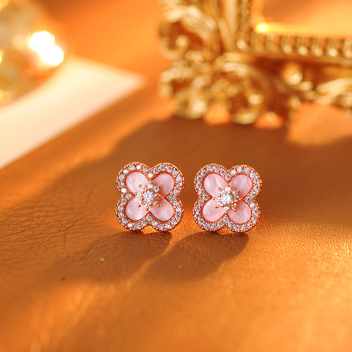 The wind color earrings exude a high-end feminine charm and are elegant, grand and exquisite earrings